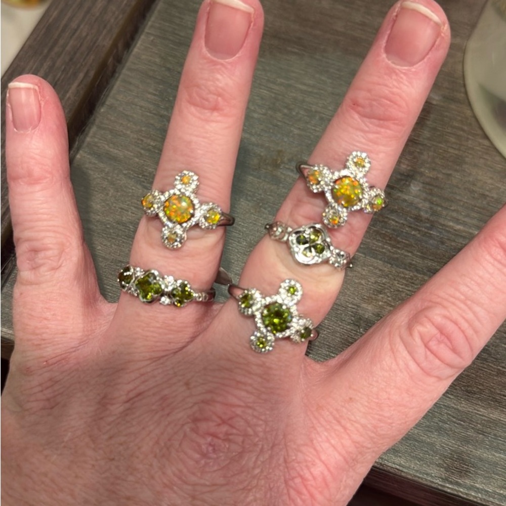 Green and yellow Bomb Party rings